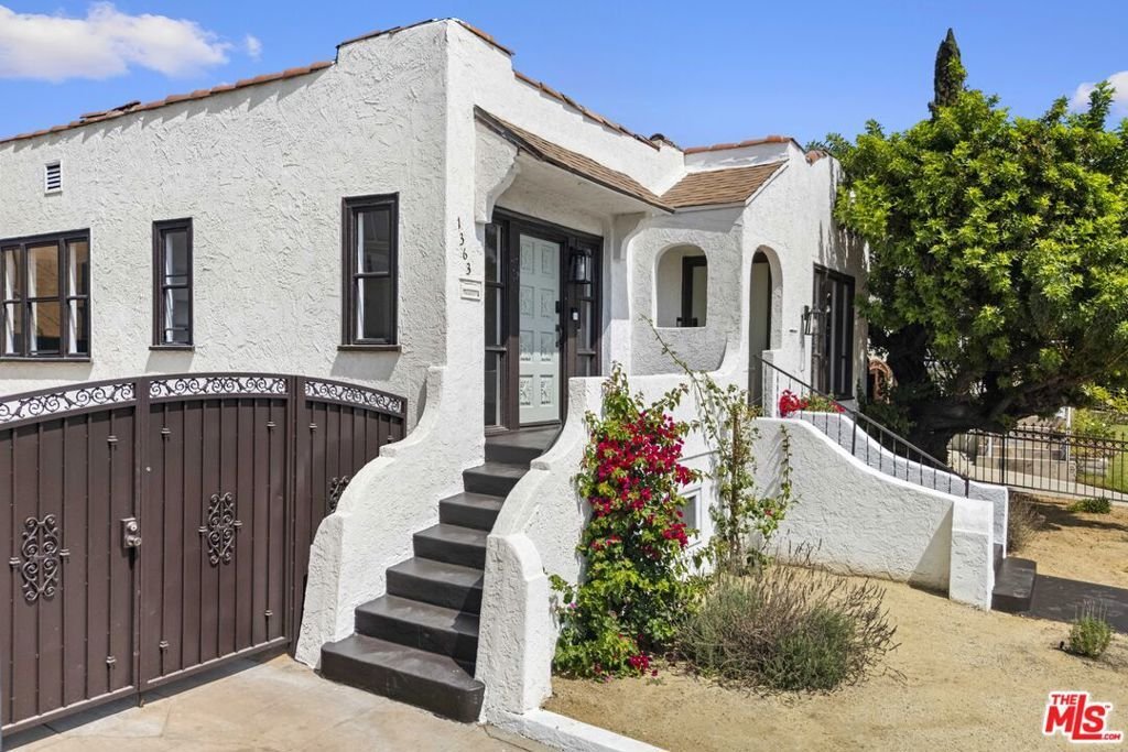 Los Angeles, California, United States 5 - 18414760