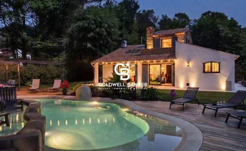 Villa à Nord, Roquefort-les-Pins, France 1