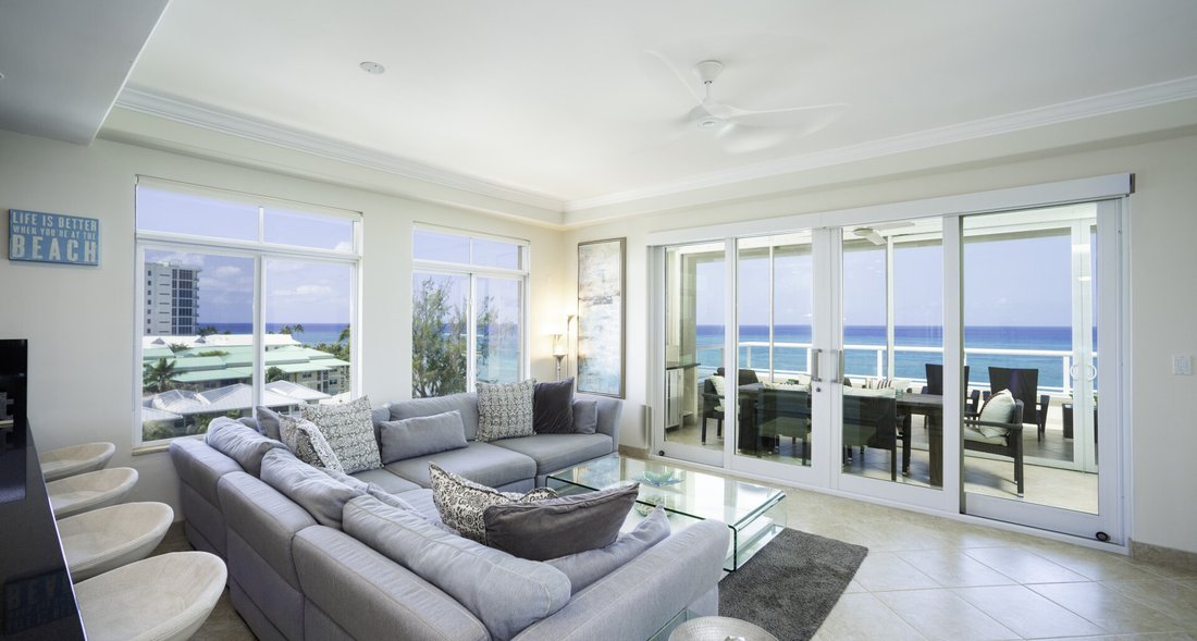 Apartment in George Town, George Town, Cayman Islands 4 - 18740946