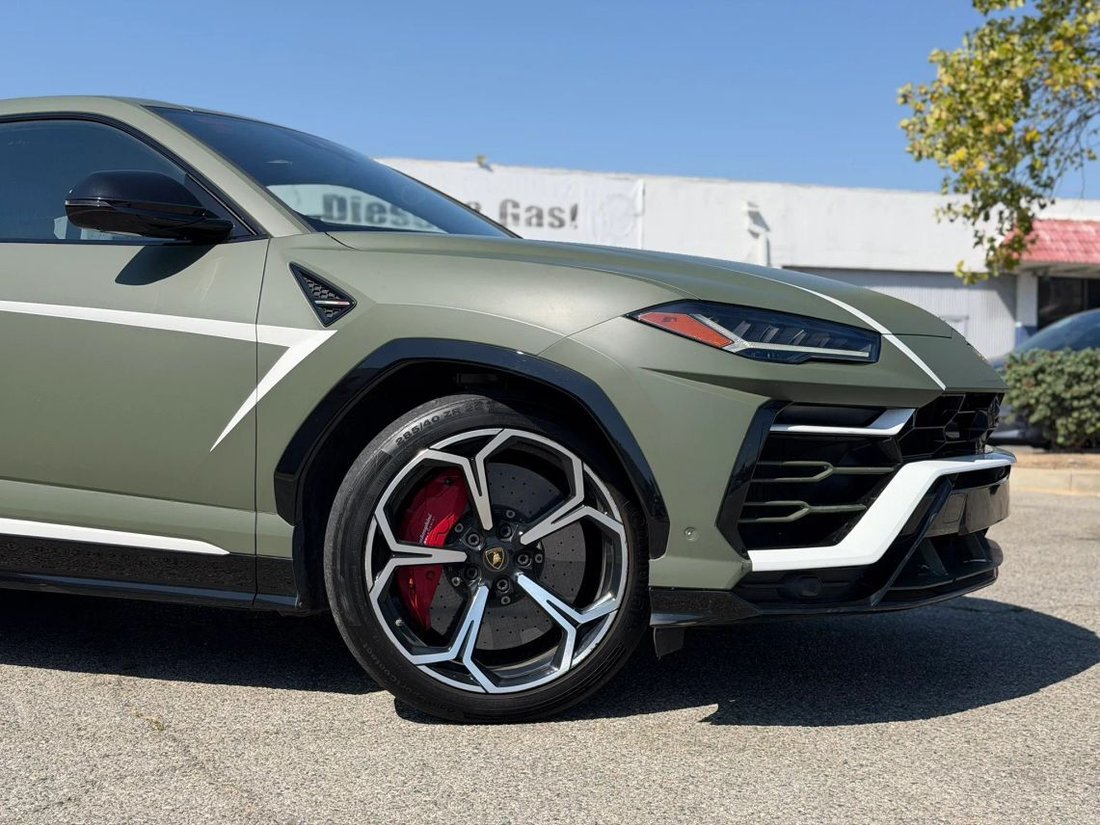 Suv in Azusa, CA, United States 2 - 18745442