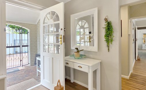 Country House in Constantia, Silverhurst, Cape Town 1