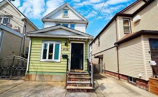 House in New York, New York, United States 1