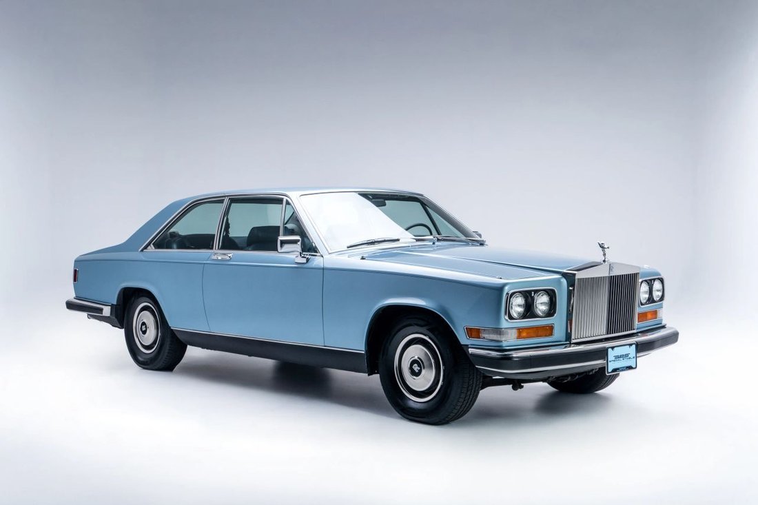 Coupe in Los Angeles, CA, United States 1 - 18745843