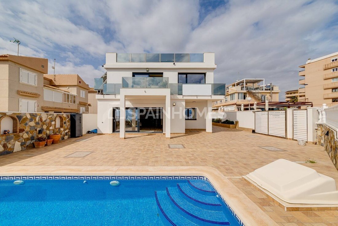 Villa in Torrevieja, Land Valencia, Spanien 1 - 18743247