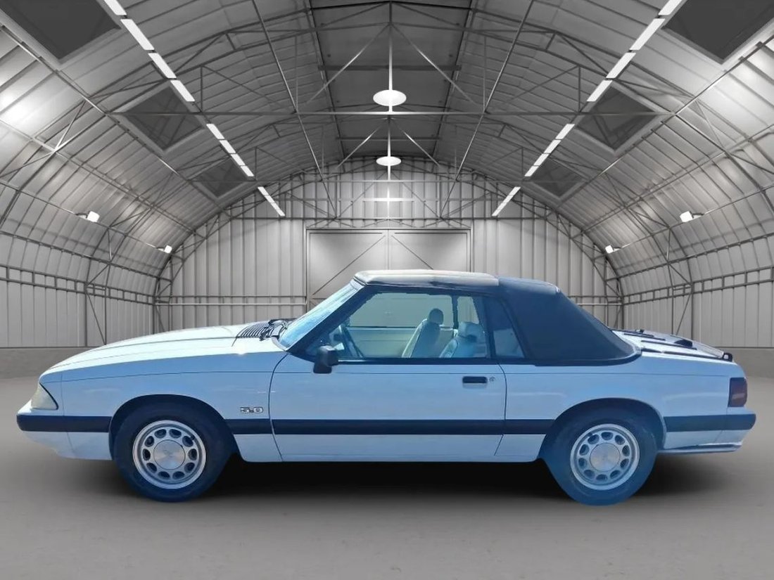 Cabriolet in Pontoon Beach, IL, United States 3 - 18553701