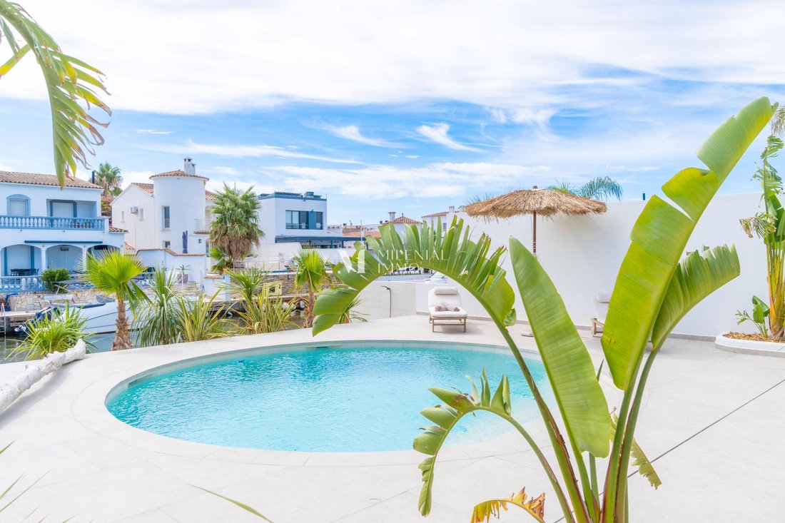 Villa in Empuriabrava, Catalonia, Spain 4 - 18637283