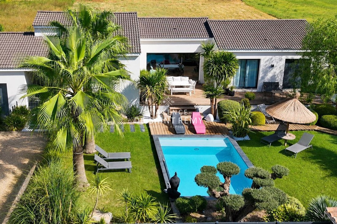 Villa in Barbentane, Provence-Alpes-Côte d'Azur, France 2 - 18719513