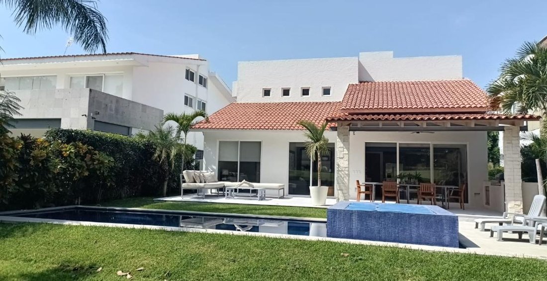 Casa en Fraccionamiento Club de Golf Paraíso, Morelos, México 1 - 18742415