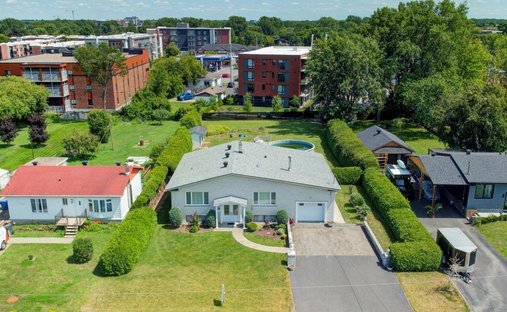 Casa en Saint-Constant, Quebec, Canadá 1
