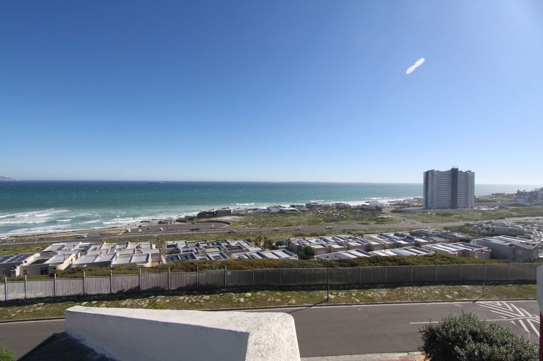 House in Table View, Blaauwberg, Cape Town 4 - 18742691