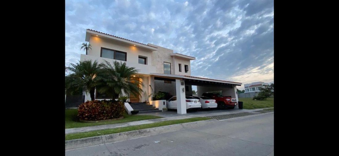 Casa en Fraccionamiento Club de Golf Paraíso, Morelos, México 1 - 18742412