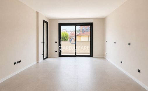 Penthouse in Desenzano Centro, Desenzano del Garda, Lombardy 1