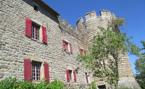 Château à Thiers, Auvergne-Rhône-Alpes, France 1