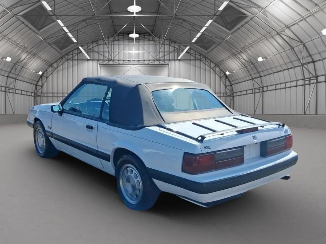 Cabriolet in Pontoon Beach, IL, United States 4 - 18553701