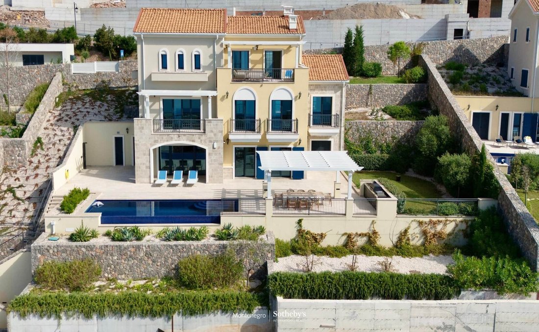 Villa in Milovići, Tivat Municipality, Montenegro 3 - 18741610