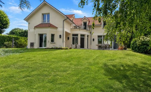 Casa en L'Étang-la-Ville, Isla de Francia, Francia 1