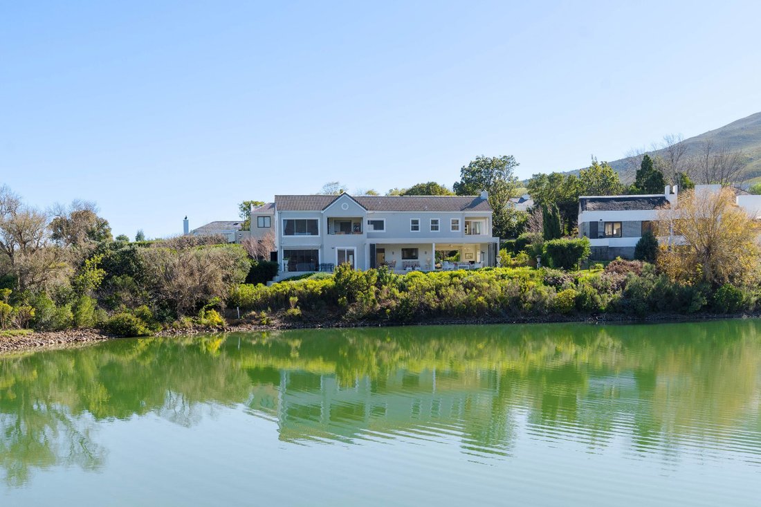 Estate in Erinvale Golf Estate, Cape Town, Western Cape 2 - 18742690