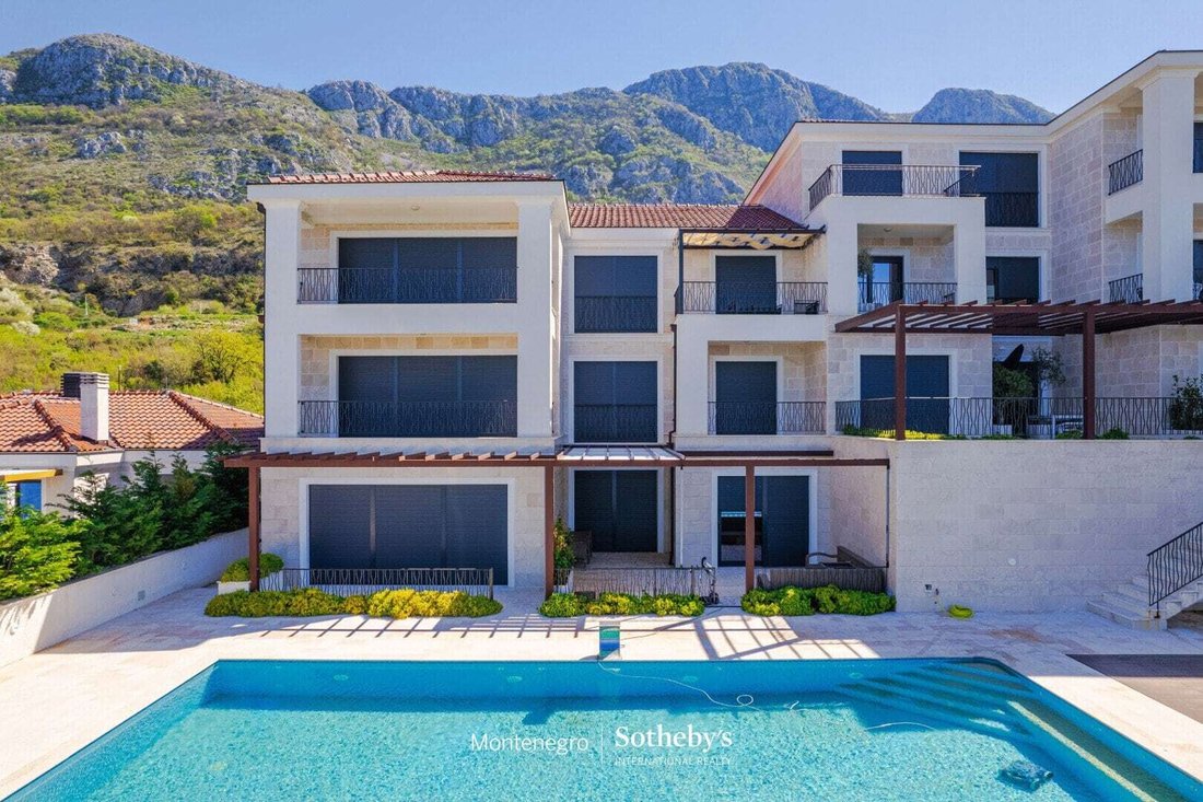 Apartment in Tudorovići, Montenegro 3 - 18741608