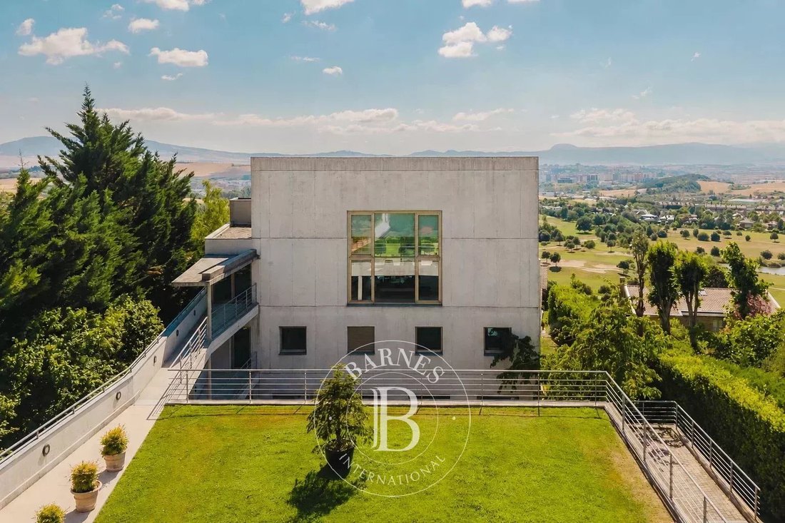 Villa in Gorraiz, Valle de Egues / Eguesibar, Spain 4 - 15423941