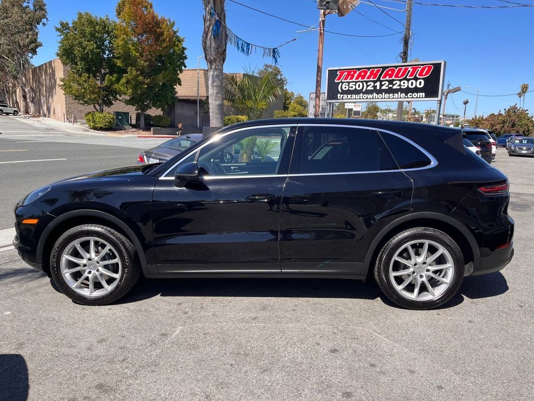 Suv in San Mateo, CA, United States 5 - 18745808