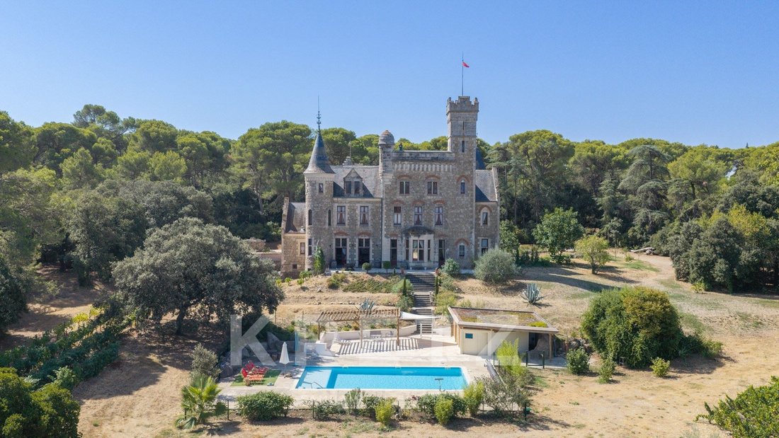 Castillo en Quarante, Occitania, Francia 3 - 18745866
