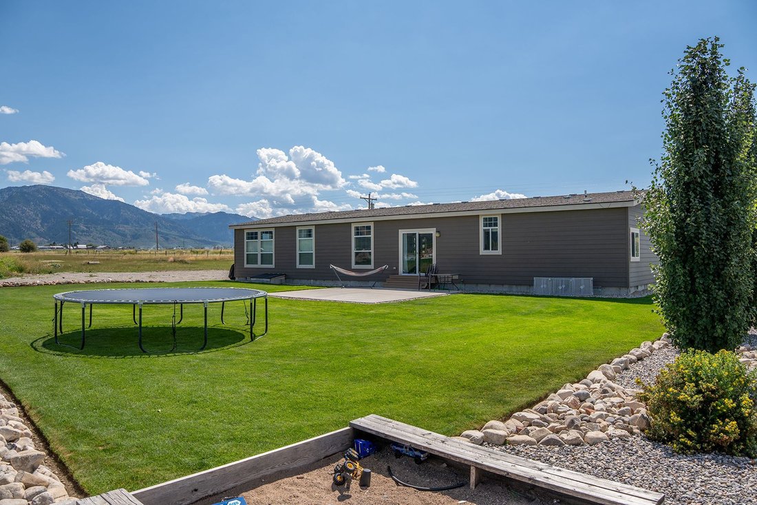 Thayne, Wyoming, United States 5 - 18746218