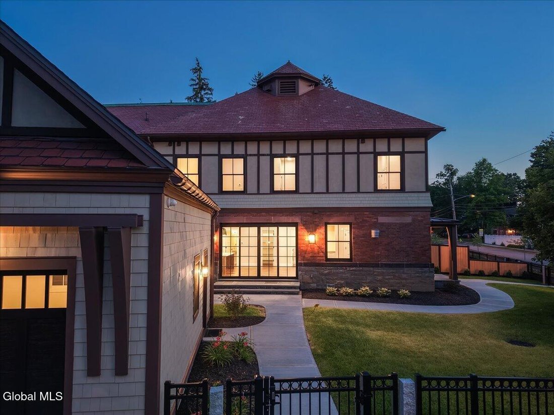 Condo in Saratoga Springs, New York, United States 3 - 18588824
