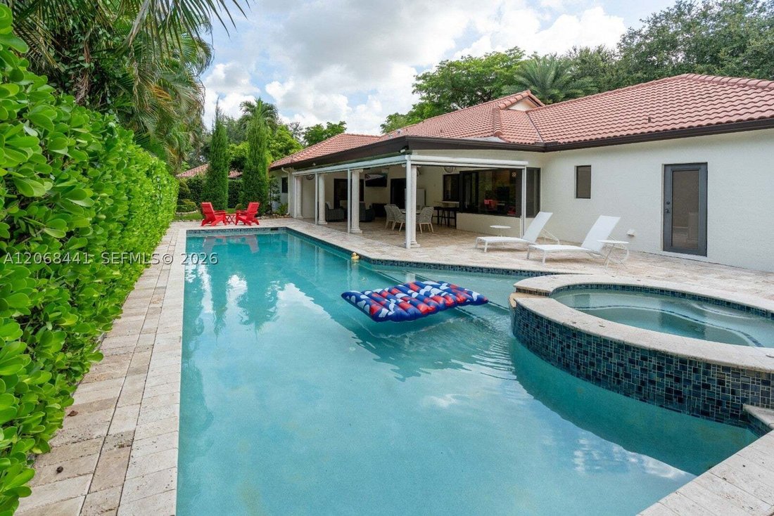 House in Hialeah, Florida, United States 5 - 18719390