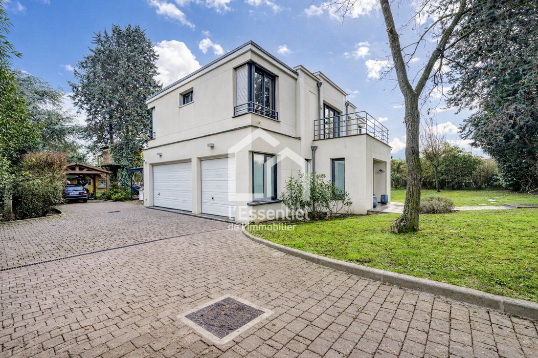 Maison à Napoléon, Maisons-Laffitte, France 1 - 16066978