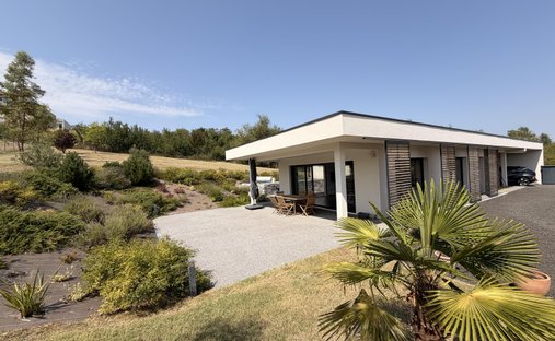Haus in Est, Riom, Frankreich 1