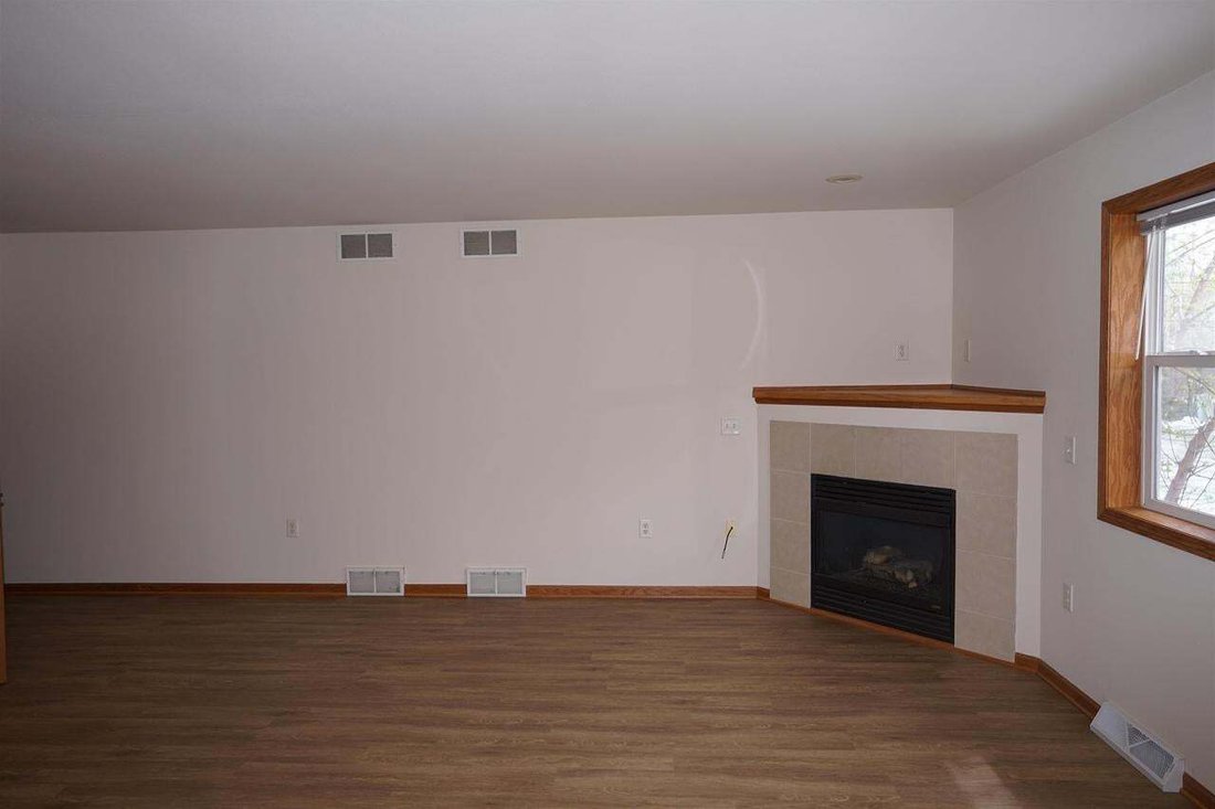 Sun Prairie, Wisconsin, United States 4 - 18740387