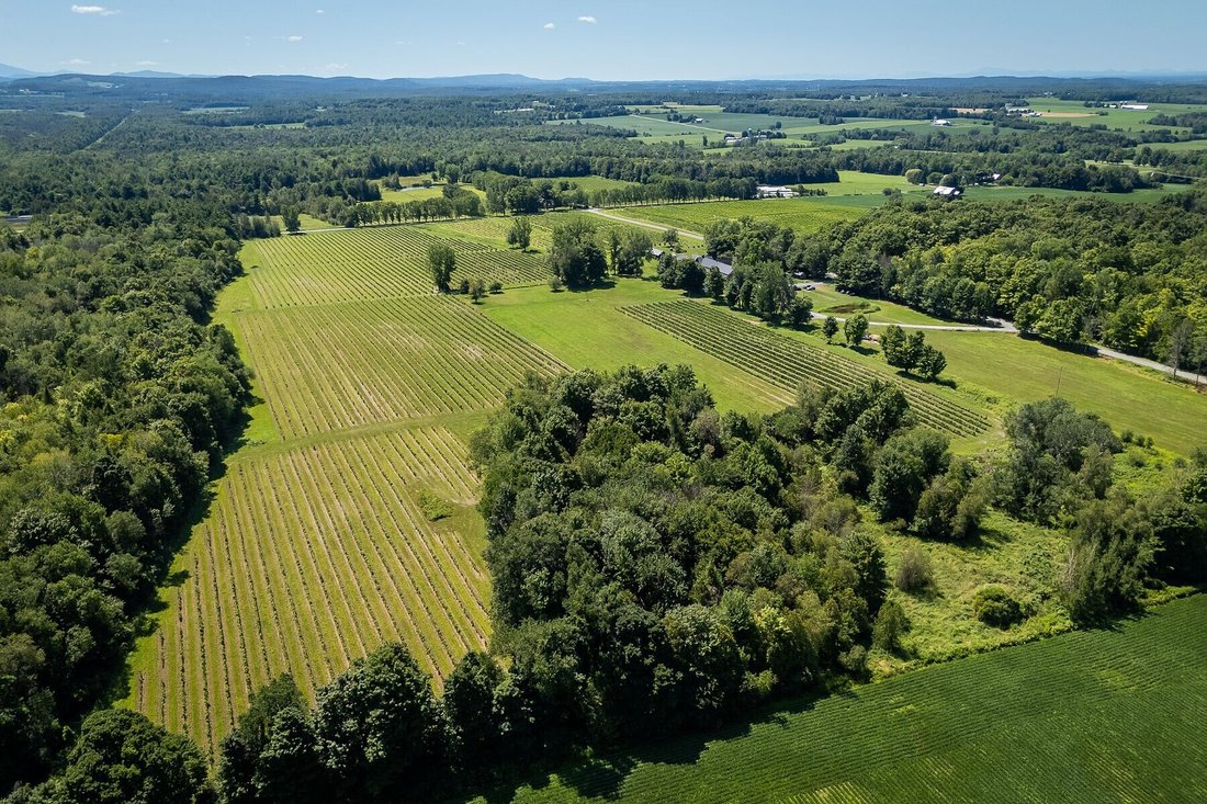 Rancho en Saint-Armand, Quebec, Canadá 1 - 18746216