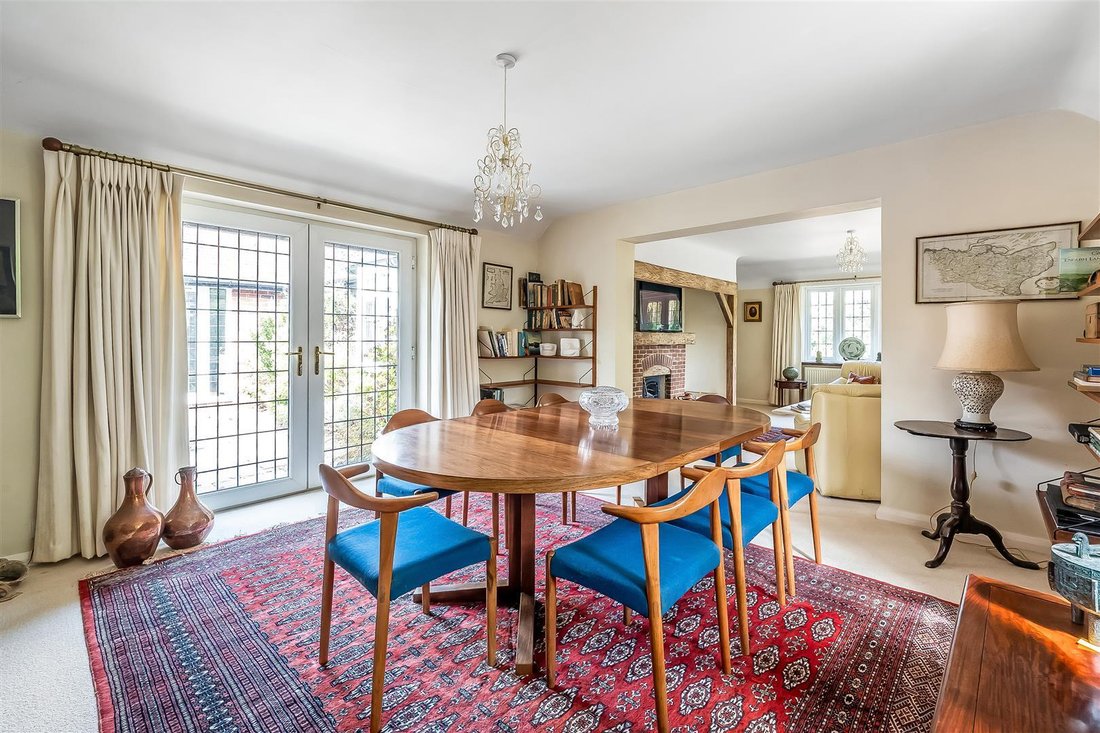 Bungalow in Hawks Hill, Fetcham, England 5 - 18740920