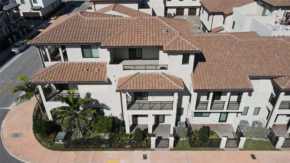 Maison de ville à Miami Springs, Floride, États-Unis 1 - 18741292