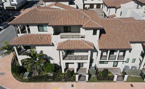 Maison de ville à Miami Springs, Floride, États-Unis 1