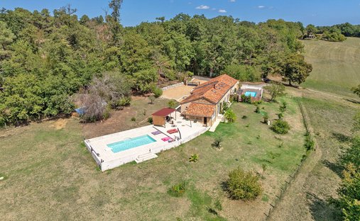 Estate in Villamblard, Nouvelle-Aquitaine, France 1