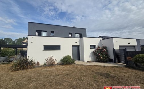 Maison à Le Vaudreuil, Normandie, France 1