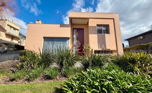 House in Villa Udaondo, Buenos Aires Province, Argentina 1