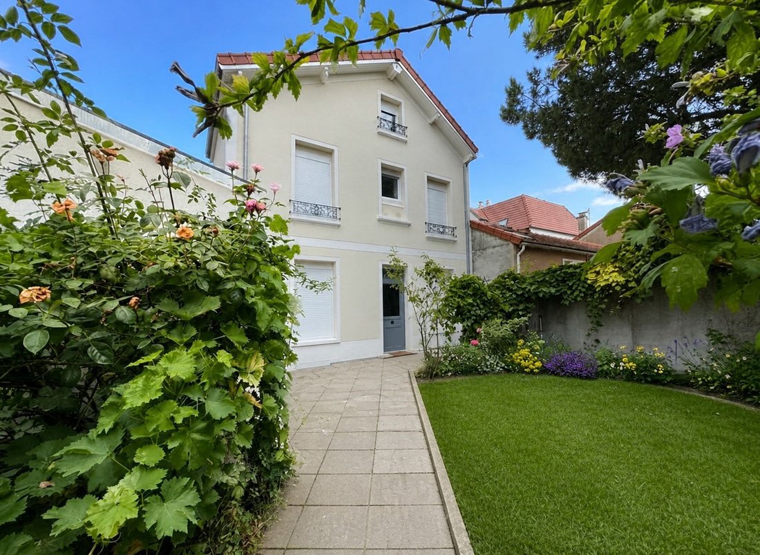Casa a Giardino Parigino, Clamart, Francia 1 - 18745115