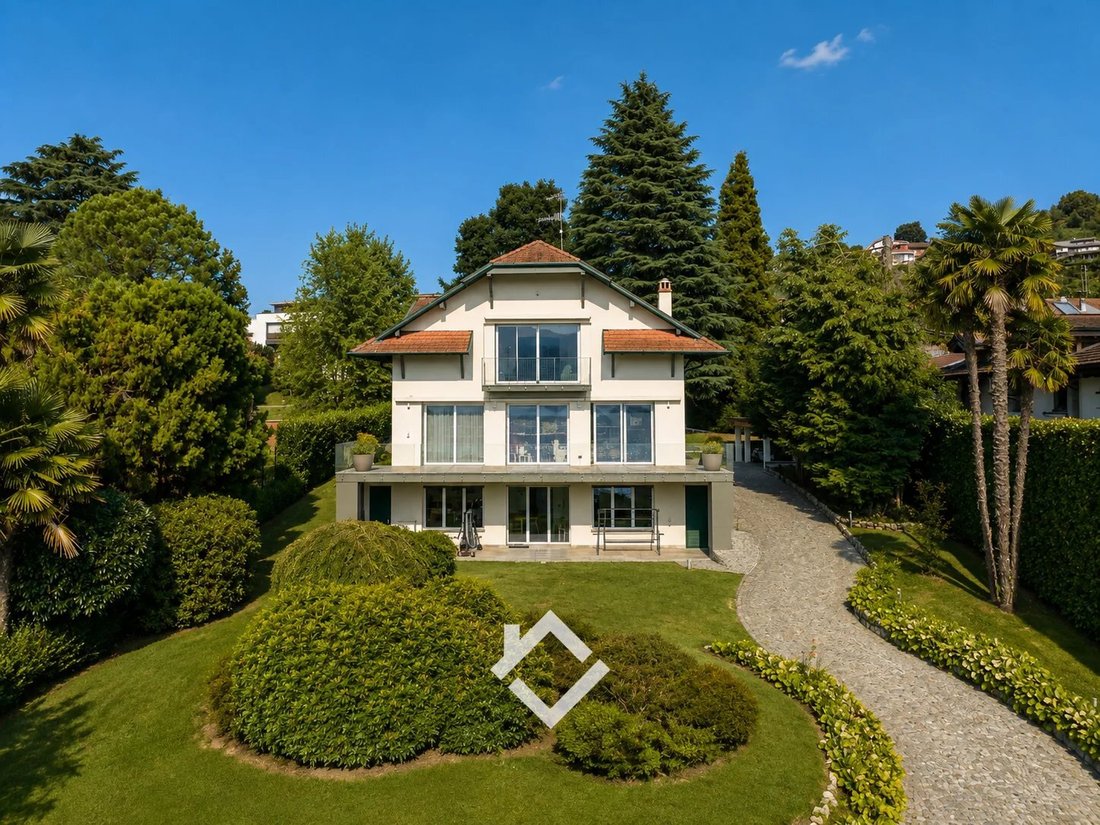 Villa in Ranco, Lombardei, Italien 2 - 18743178