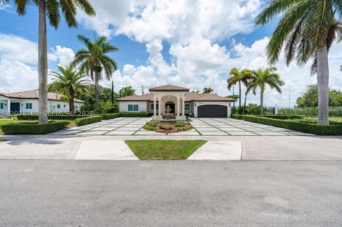 House in Miami, Florida, United States 3 - 18744652