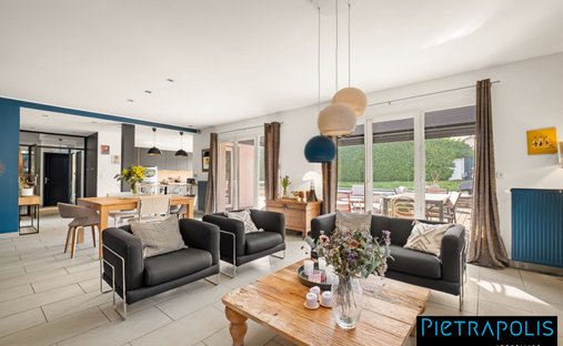 Haus in La Tour-de-Salvagny, Auvergne-Rhone-Alpen, Frankreich 1
