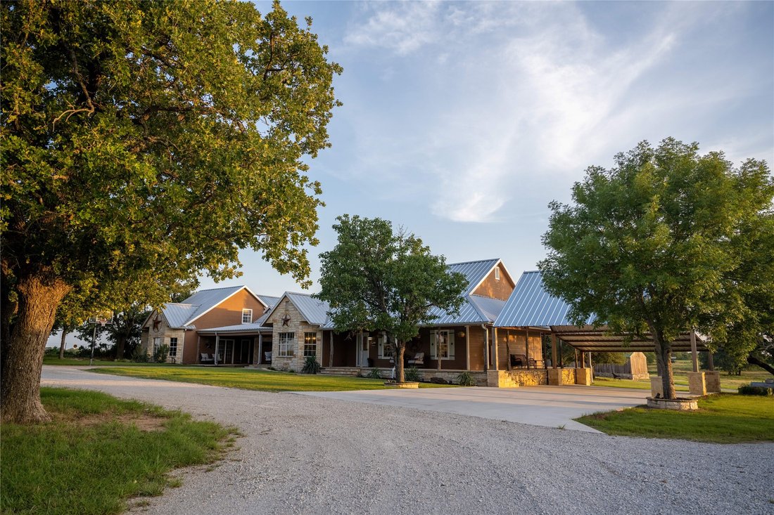 House in Sunset, Texas, United States 3 - 18743810
