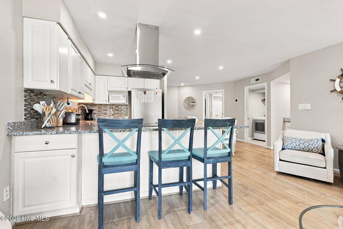Condo in Emerald Isle, North Carolina, United States 5 - 18744020