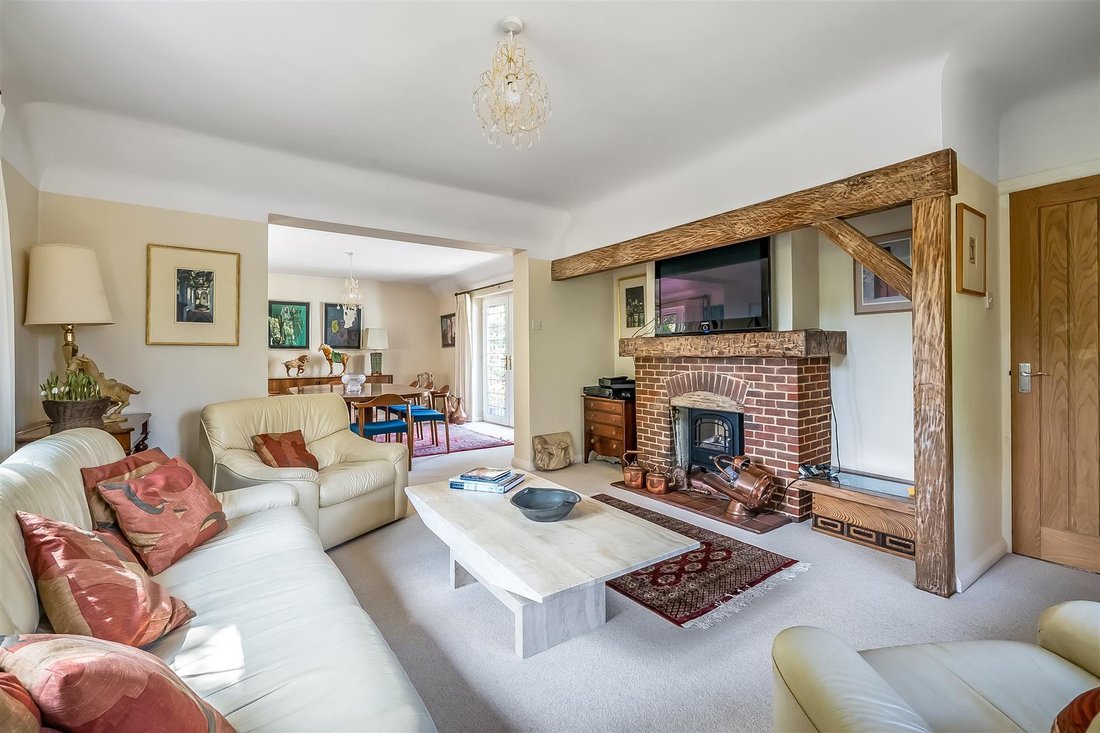 Bungalow in Hawks Hill, Fetcham, England 2 - 18740920