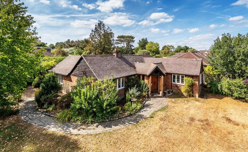 Bungalow en Hawks Hill, Fetcham, Inglaterra 1