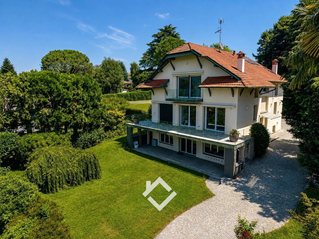 Villa in Ranco, Lombardei, Italien 3 - 18743178