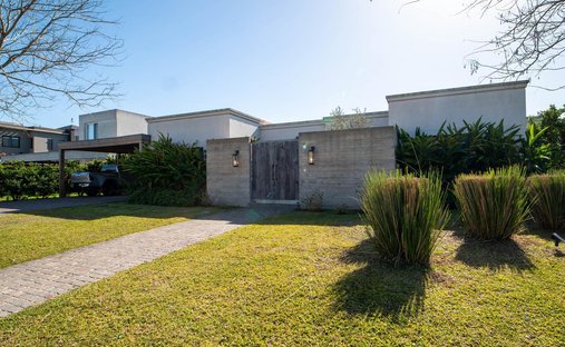 House in Belén de Escobar, Buenos Aires Province, Argentina 1