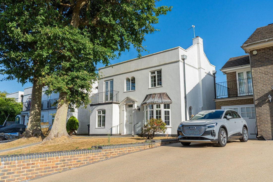 Haus in Haywards Heath, England 1 - 18741639