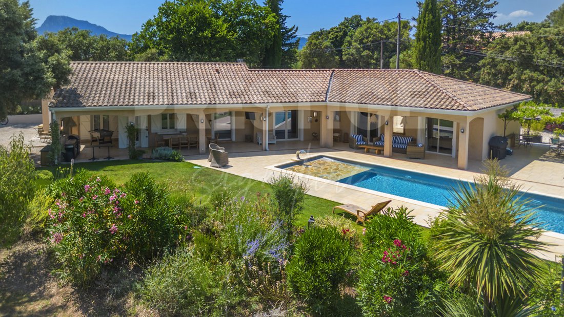 Villa en Solliès-Toucas, Provenza-Alpes-Costa Azul, Francia 1 - 18741865